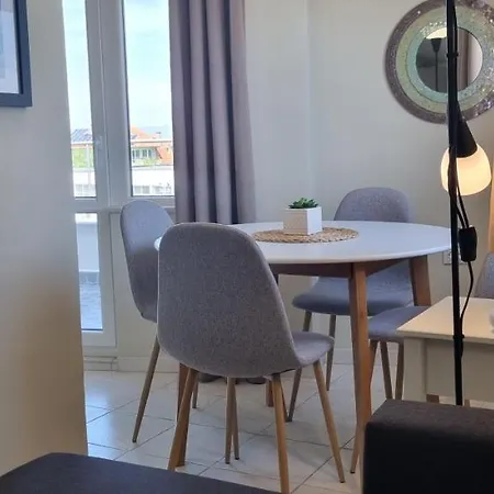 Sky Apartment: Beachside Retreat Near Old Town Apartment *