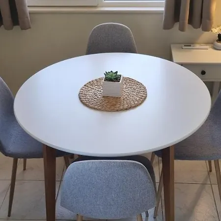 Sky Apartment: Beachside Retreat Near Old Town *