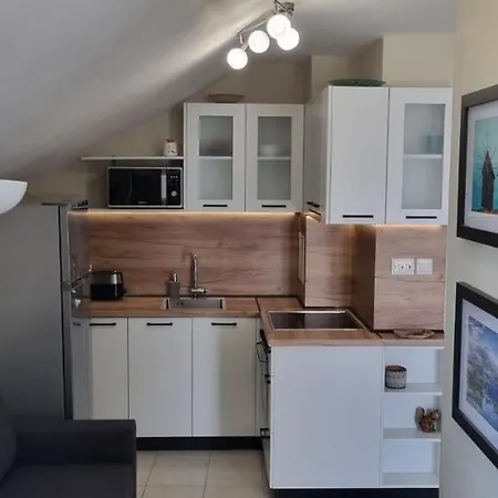Sky Apartment: Beachside Retreat Near Old Town Apartment *