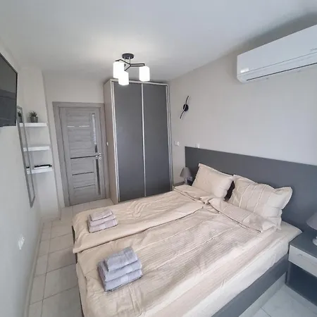Apartment Sky Apartment: Beachside Retreat Near Old Town