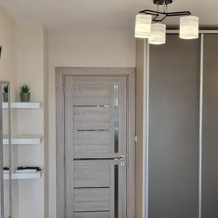 Sky Apartment: Beachside Retreat Near Old Town Apartment
