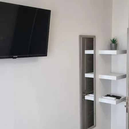Sky Apartment: Beachside Retreat Near Old Town Apartment *