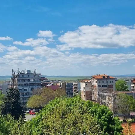 Sky Apartment: Beachside Retreat Near Old Town *