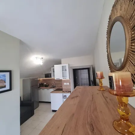 Sky Apartment: Beachside Retreat Near Old Town Apartment
