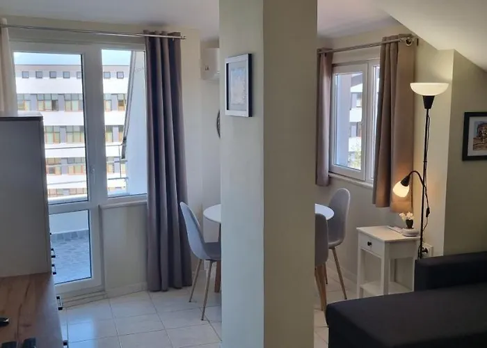 Sky - Location - 2 Minutes To South & South Park - 8 Minutes To Old Town *