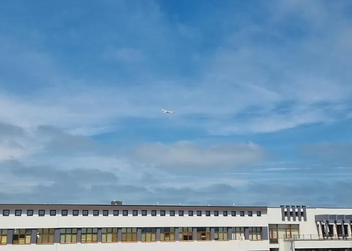 Sky - Location - 2 Minutes To South & South Park - 8 Minutes To Old Town *