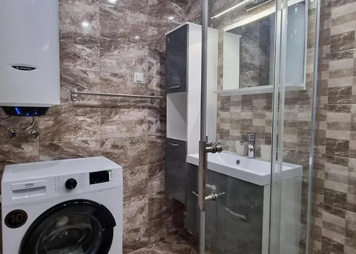 Sky - Location - 2 Minutes To South & South Park - 8 Minutes To Old Town